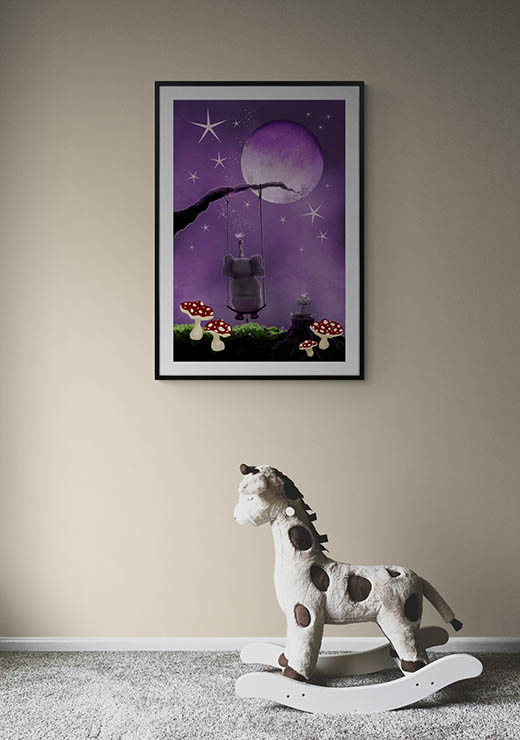Poster: Elephant Wishes Purple Moon Von Sannel Larson - Elefant wünscht  lila Mond - Lila Motiv eines Elefanten, der auf einer Schaukel sitzt und  auf einen lila Himmel und Mond blickt. Auf